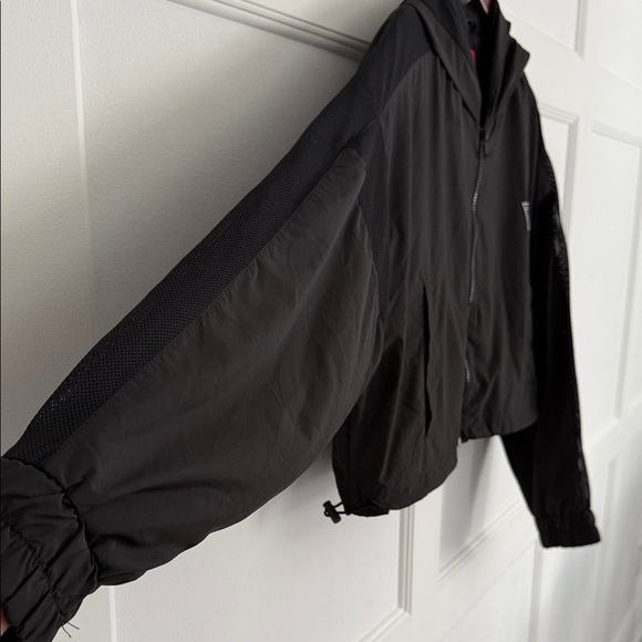 Guess Vintage Black Nylon Cropped Zip-Up with Adjustable Waist. - Picture 4 of 7